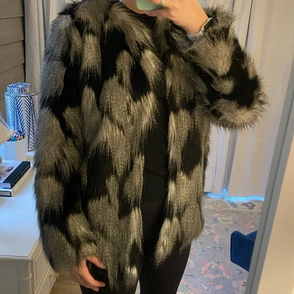 Forever 21 Faux Fur Jacket - Picture 4 of 5